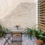 Disfruta Del Sol De Triana Desde Este Acogedor Y Original Piso Con Gran Terraza